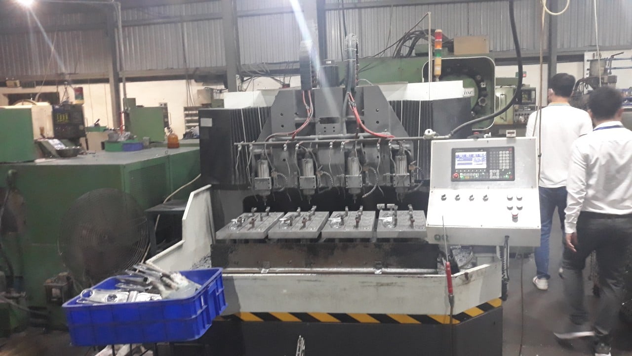 CNC milling machine 1